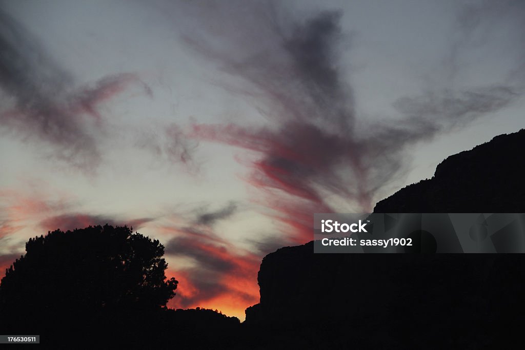 Pôr-do-sol, Céu Dramático Courthouse Butte - Foto de stock de Céu - Fenômeno natural royalty-free