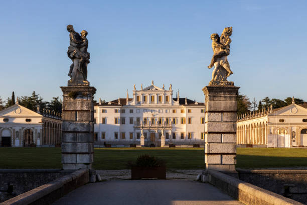 la splendida villa manin a codroipo, friuli venezia giulia, italia - villa manin foto e immagini stock