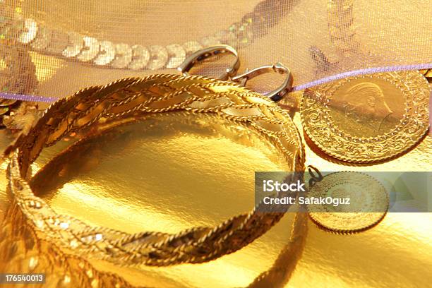 Gold Stockfoto und mehr Bilder von 25-Cent-Stück - 25-Cent-Stück, Accessoires, Arabeske