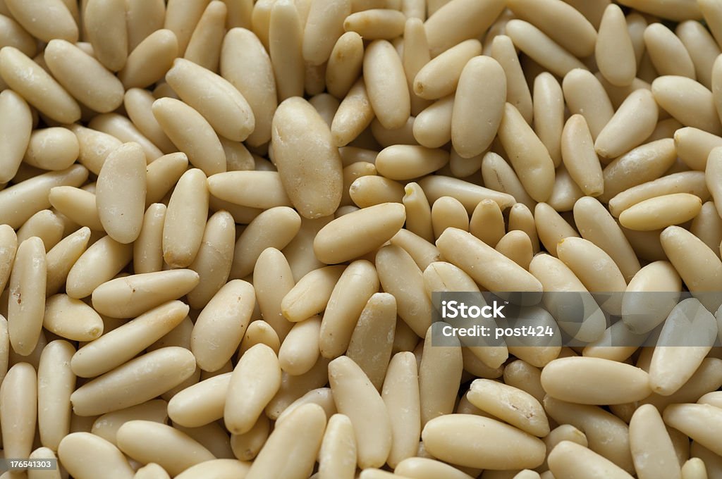 Close-up view of кедровые орехи - Стоковые фото Без людей роялти-фри