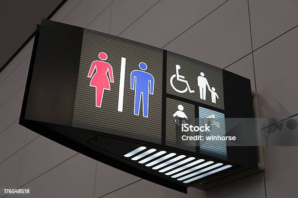Знак Туалета — стоковые фотографии и другие картинки Аэропорт - Аэропорт, Без людей, Горизонтальный