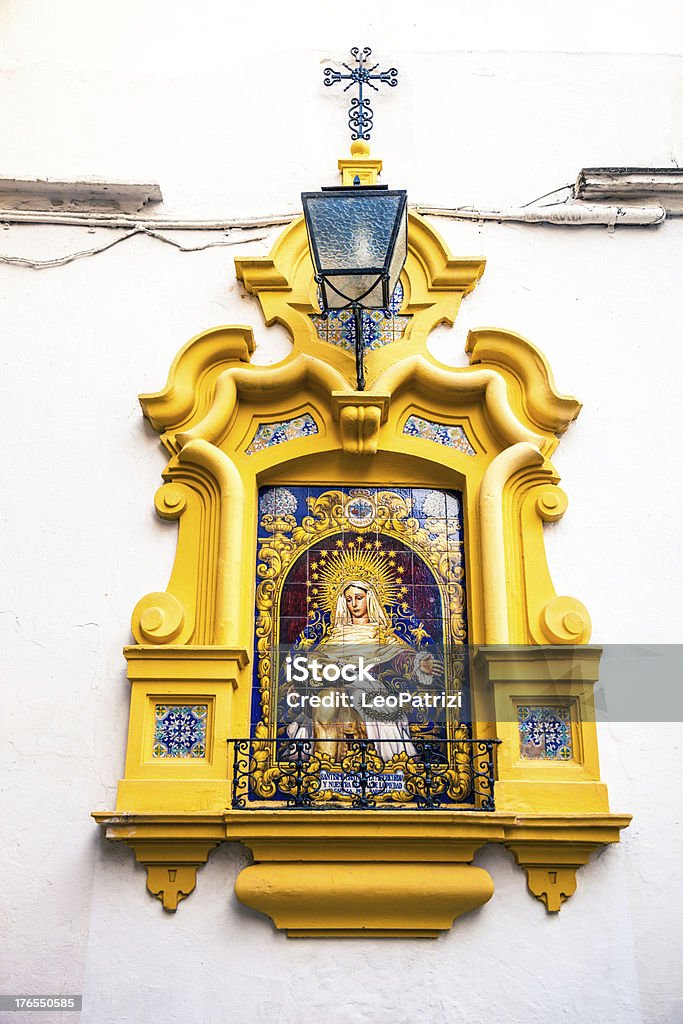 Autel dans une ancienne allée, Séville, Espagne - Photo de Andalousie libre de droits