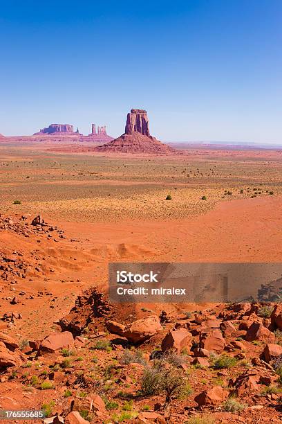 Панорама В Долине Монументов Аризона Сша — стоковые фотографии и другие картинки Аризона - Юго-запад США - Аризона - Юго-запад США, Без людей, Вертикальный