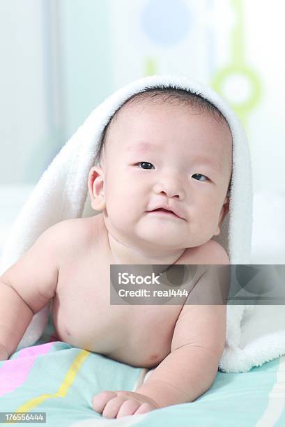 Милый Азиатские Baby — стоковые фотографии и другие картинки 2-3 месяца - 2-3 месяца, 6-11 месяцев, В помещении