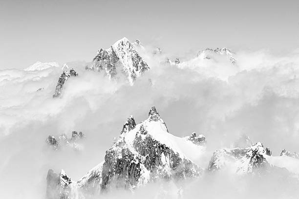 vue de l'aiguille du midi, france - aiguille du midi photos et images de collection