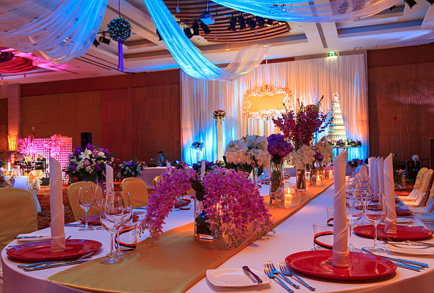 banquete de casamento - banquet table set restaurant imagens e fotografias de stock