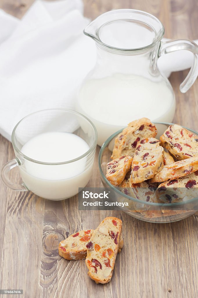 Biscotti com cranderries, damasco e amêndoas - Foto de stock de Alimentação Não-saudável royalty-free
