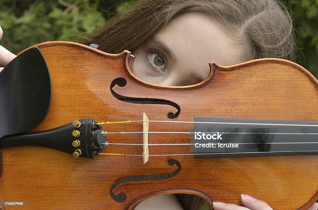 Violino esconde-horizontal - Foto de stock de Adolescente royalty-free