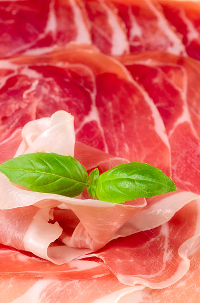 parmaschinken. italien. - salami sausage portion decoration stock-fotos und bilder