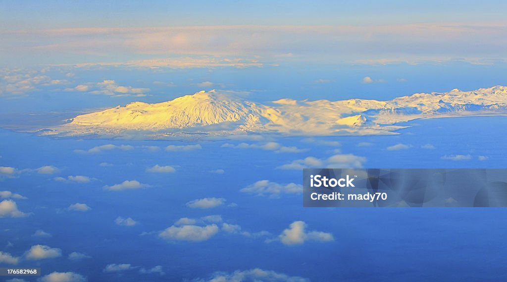 Vista aérea da Montanha e nuvens no topo - Royalty-free Ao Ar Livre Foto de stock