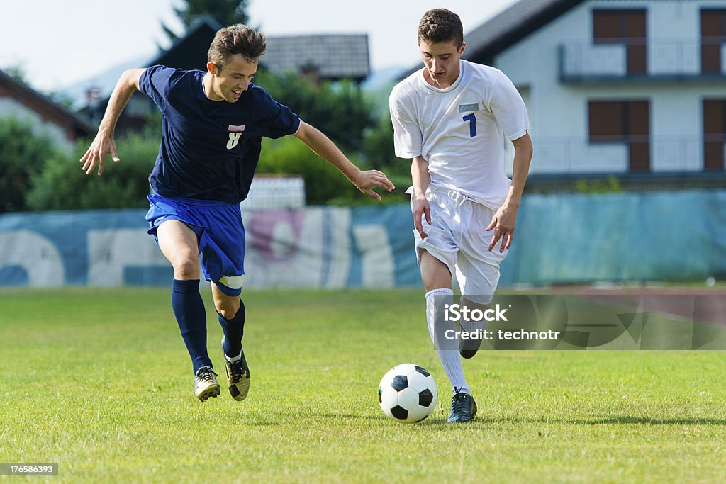 Dois jogadores de futebol duelling - Royalty-free 20-24 Anos Foto de stock