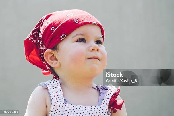 wekelijks Afwijzen rukken Toddler With Bandana Stock Photo - Download Image Now - Cancer - Illness,  Child, Leukemia - iStock