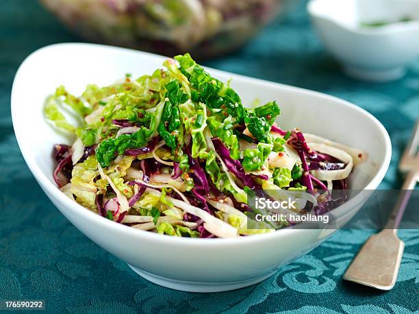 Photo libre de droit de Quatre Chou Salade De Chou banque d'images et plus d'images libres de droit de Salade de chou - Salade de chou, Moutarde - Assaisonnements et vinaigrettes, Chou frisé de Milan