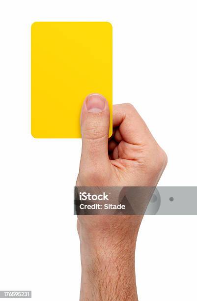 手を見せる黄カードクリッピングパス - 1人のストックフォトや画像を多数ご用意 - 1人, カットアウト, カラー画像
