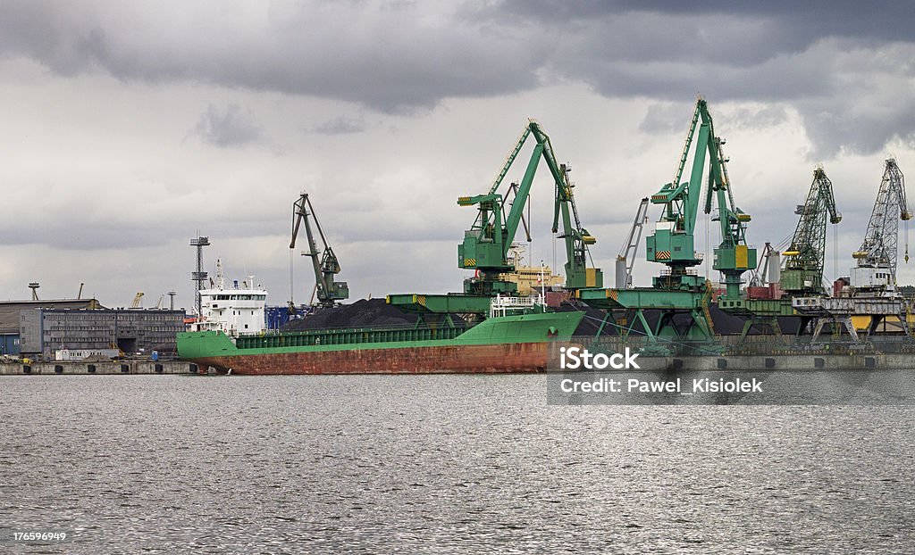 Seaport antes da tempestade - Foto de stock de Cidade pequena royalty-free