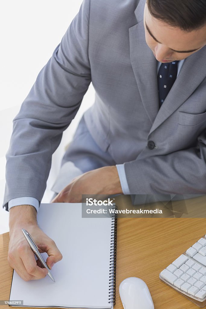 Бизнесмен, писать на Блокнот - Стоковые фото Бизнес роялти-фри