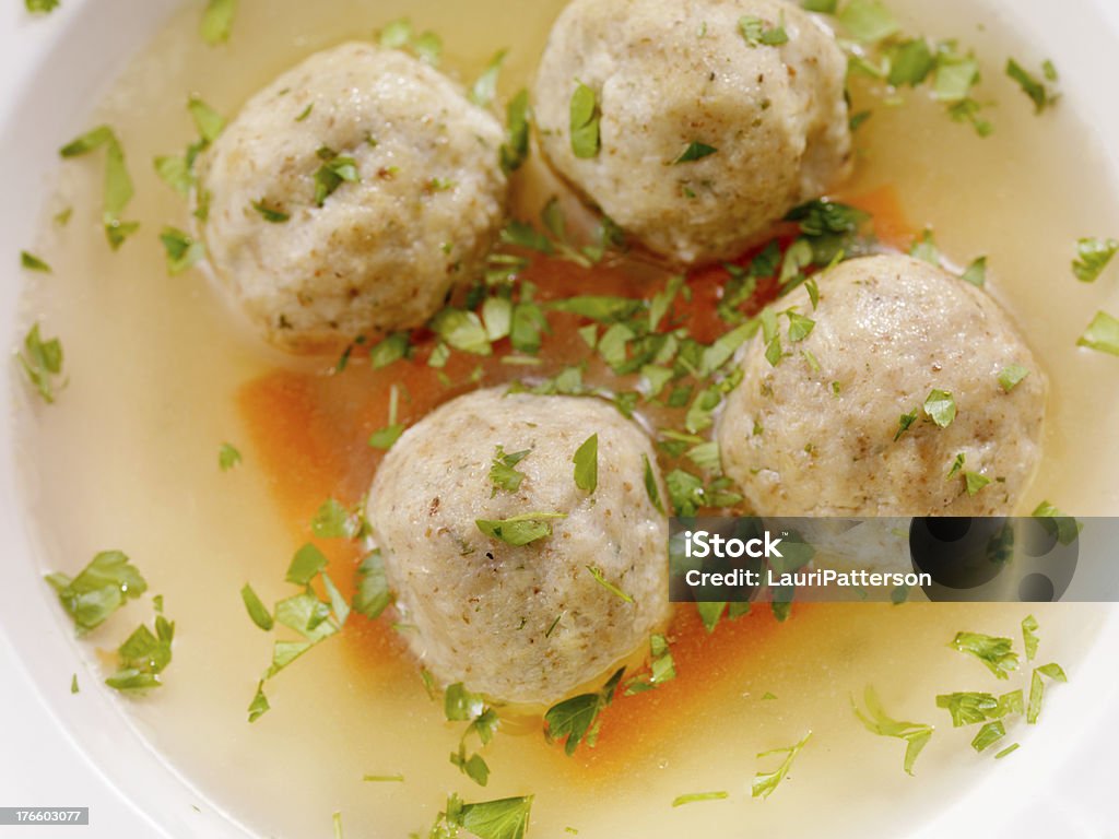 Matzah sopa de bola - Foto de stock de sopa de bola de matzo royalty-free