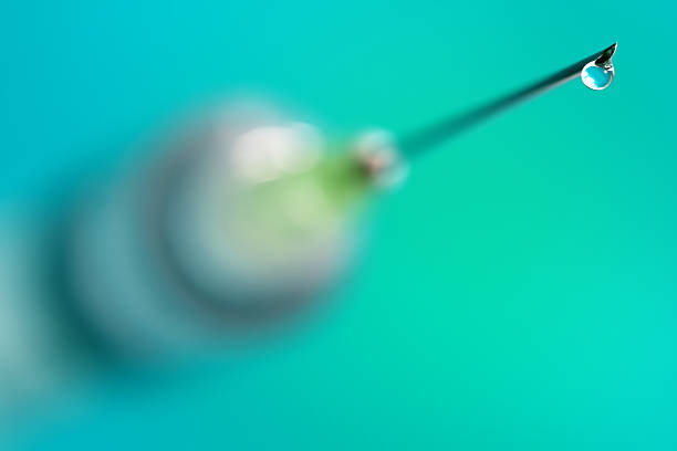 strzykawki wstrzykiwań - syringe injecting surgical needle medical injection zdjęcia i obrazy z banku zdjęć