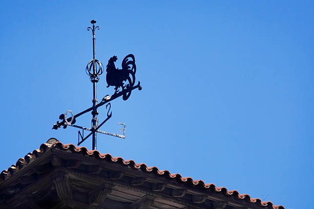 weathervane - roof roof tile rooster weather vane imagens e fotografias de stock