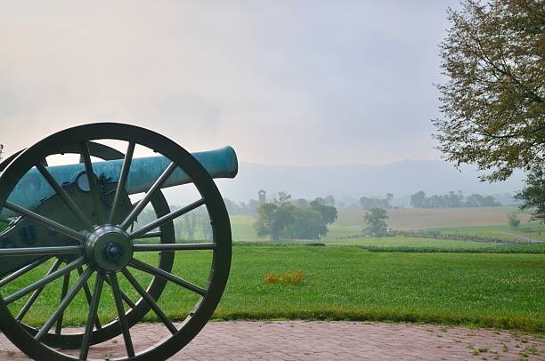 istock Antietam Battlefield Artillery 176608548