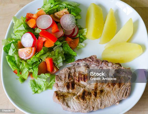 豚の肉とポテトのサラダ - カツレツのストックフォトや画像を多数ご用意 - カツレツ, クローズアップ, サラダ
