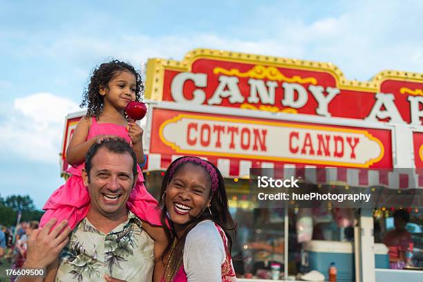 Foto de Carnaval De Comida e mais fotos de stock de Parque de diversões - Evento de entretenimento - Parque de diversões - Evento de entretenimento, Festa de Escola, Feira agrícola