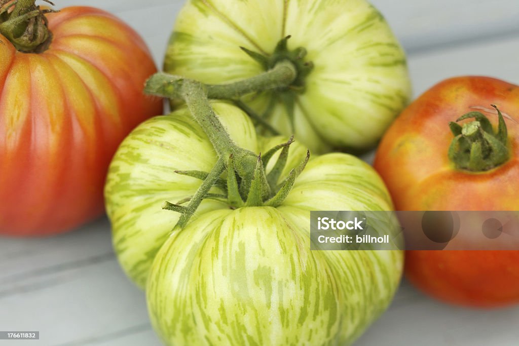 Grande na mesa de madeira de Tomate heirloom - Royalty-free Grande Foto de stock