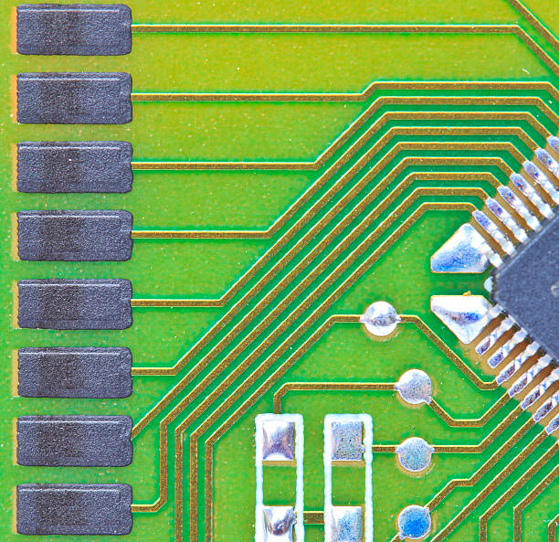 gros plan macro de circuit électronique de conseil et isolé - circuit board computer chip mother board electrical component photos et images de collection