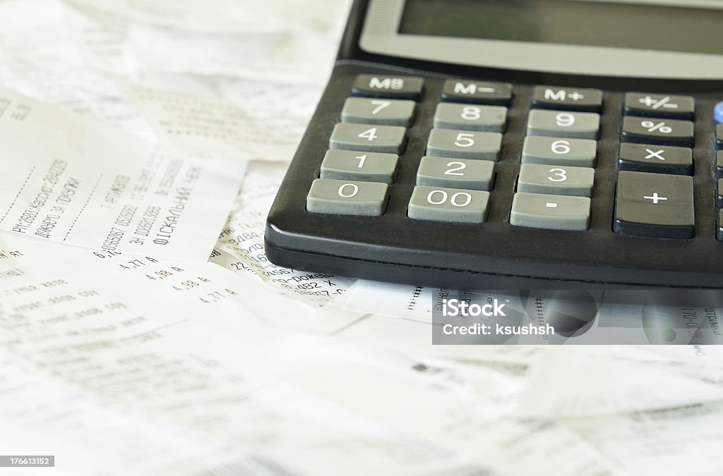 Contas e Calculadora - Foto de stock de Analisar royalty-free