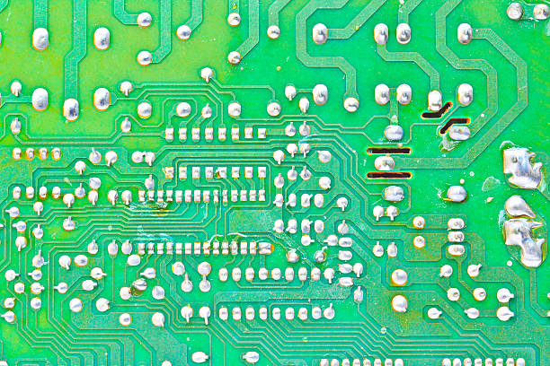 gros plan macro de circuit électronique de conseil et isolé - circuit board computer chip mother board electrical component photos et images de collection