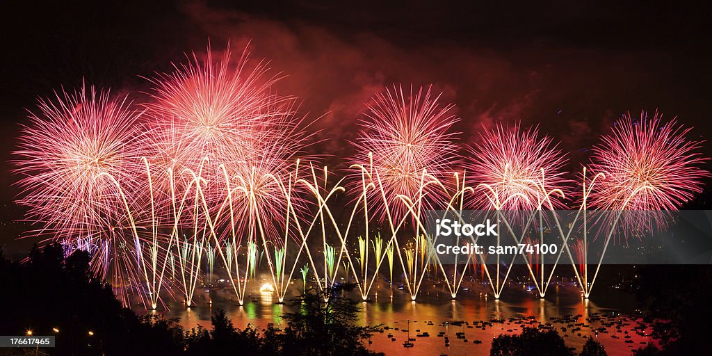 Fogos de artifício sobre a cidade de Annecy em França - Royalty-free 2014 Foto de stock