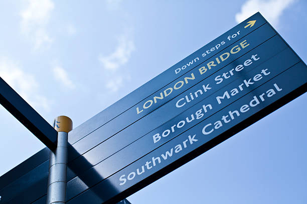 istock Sign to London Bridge 176617807