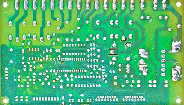 gros plan macro de circuit électronique de conseil et isolé - circuit board computer chip mother board electrical component photos et images de collection