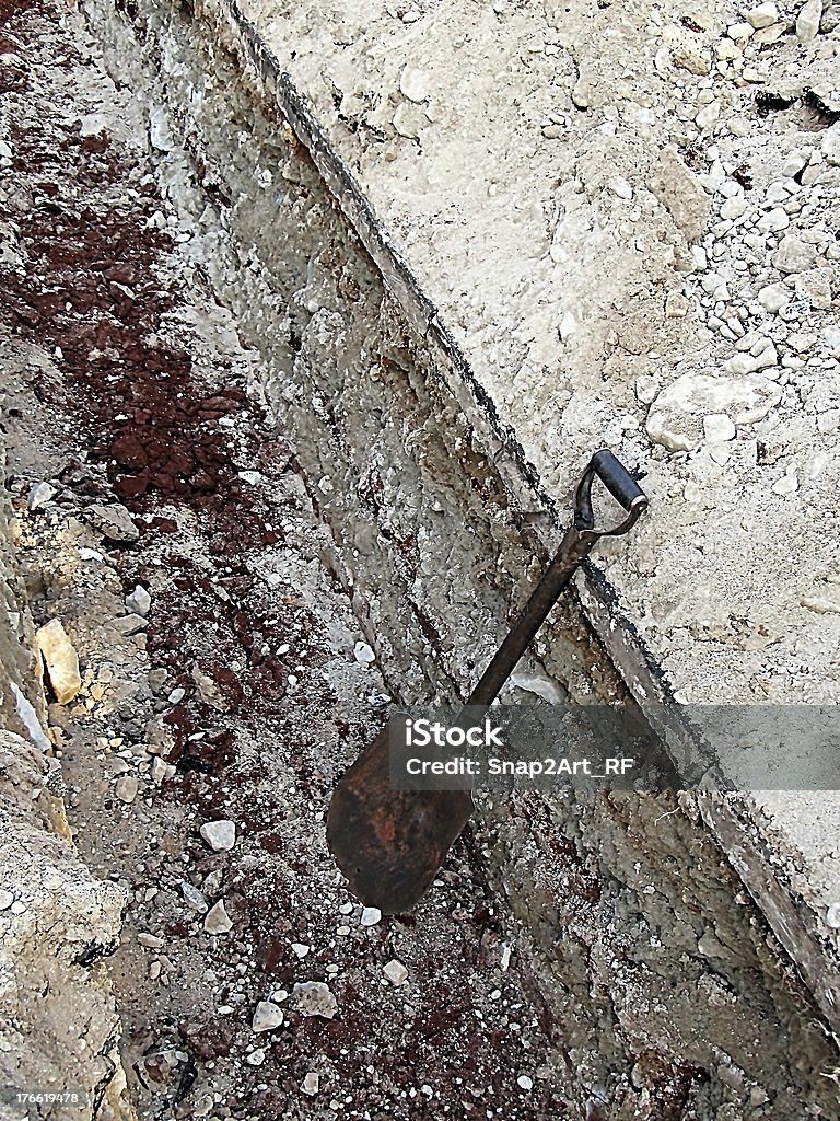 Straßenarbeiten Graben mit Schaufel - Lizenzfrei Arbeiten Stock-Foto