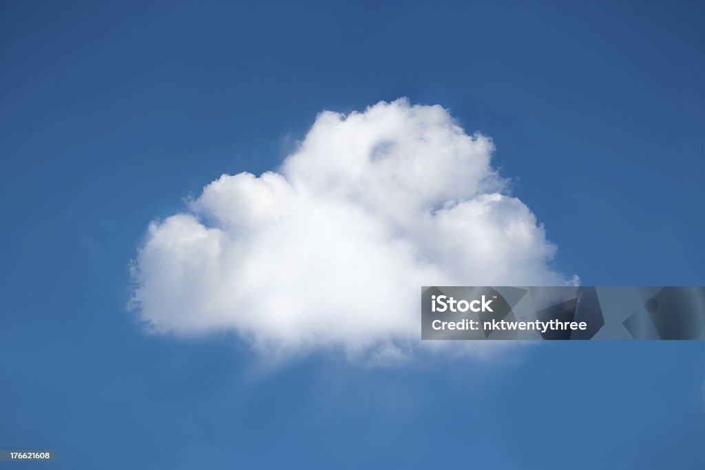 Perfecta blanco nube - Foto de stock de Azul libre de derechos