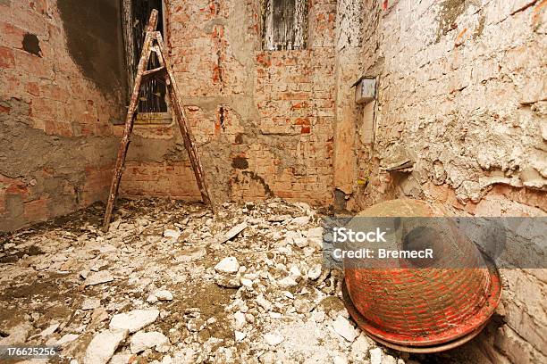 Foto de Demolido Quarto e mais fotos de stock de Abandonado - Abandonado, Acabado, Anti-higiênico