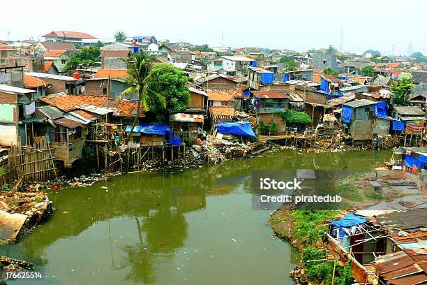 Foto de Favelas Jacarta e mais fotos de stock de Bali - Bali, Poluição, Favela - Área Destituída