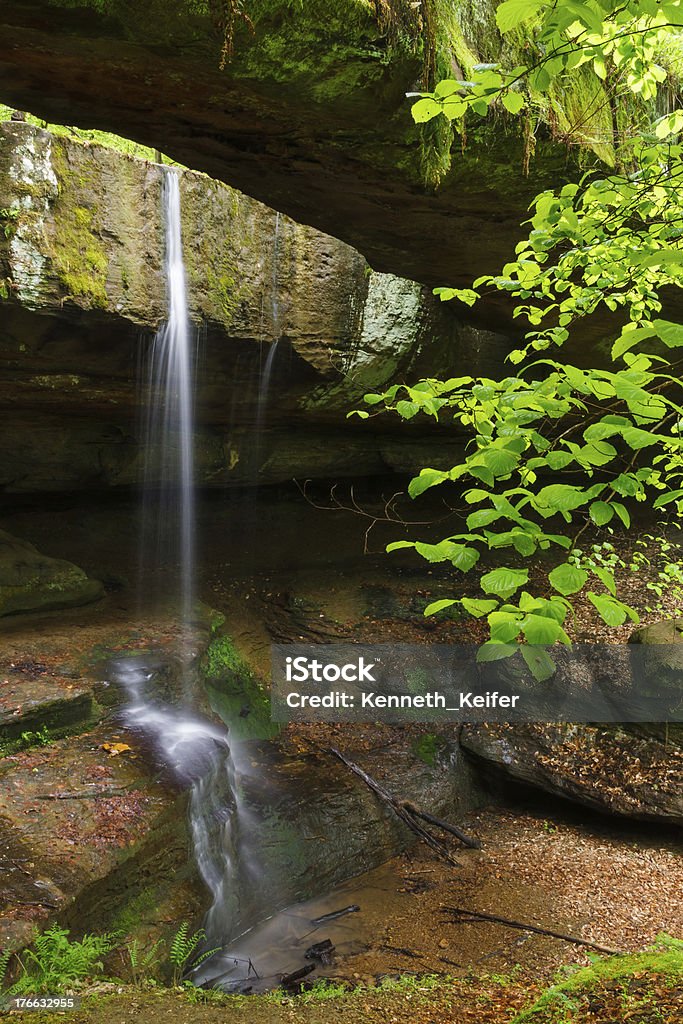 Ponte de pedra em Ohio Hocking Hills - Foto de stock de Alcova royalty-free