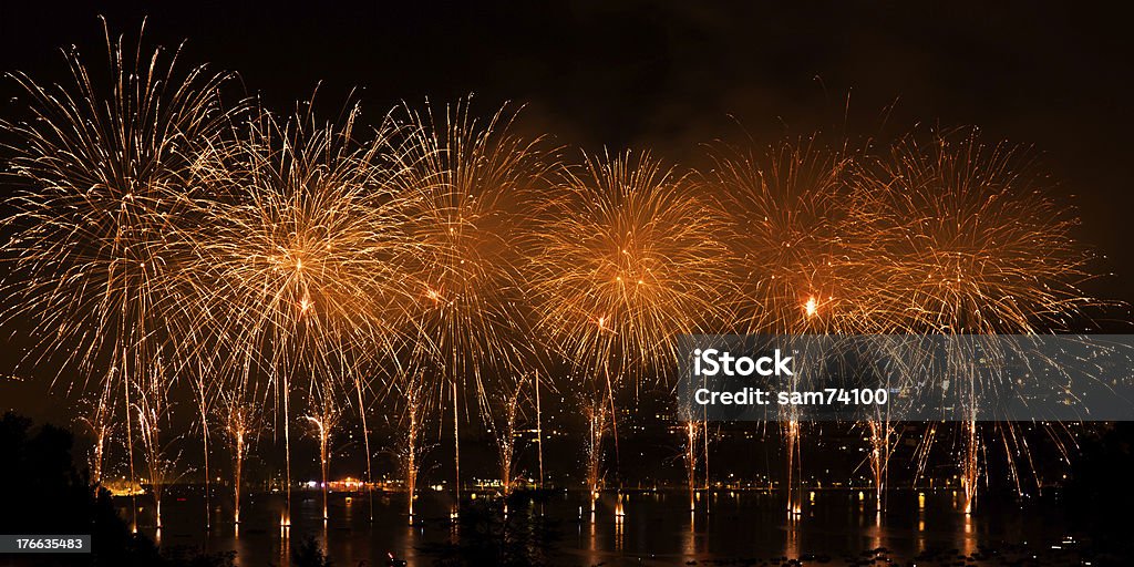 Feux d'artifice sur la ville de Annecy, en France - Photo de Annecy libre de droits