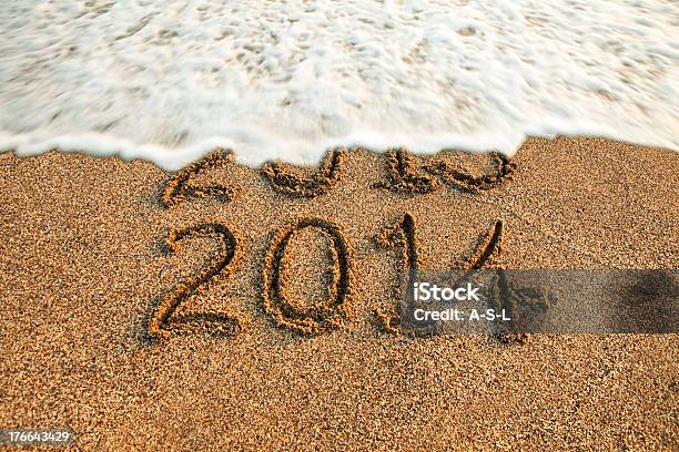 Novo Ano 2014 Está A Chegar - Fotografias de stock e mais imagens de 2013 - 2013, 2014, Amarelo