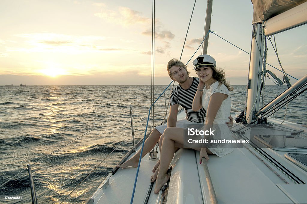 Romantische Vorschlag Szene auf yacht - Lizenzfrei Abenteuer Stock-Foto