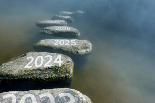 número 2023, 2024 a 2025 em trampolins - stepping stone stone stepping footpath - fotografias e filmes do acervo