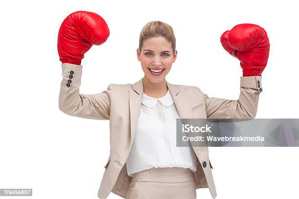 Foto de Empresária Sorridente Com Luvas De Boxe e mais fotos de stock de Alta Sociedade - Alta Sociedade, Animar, Autoconfiança