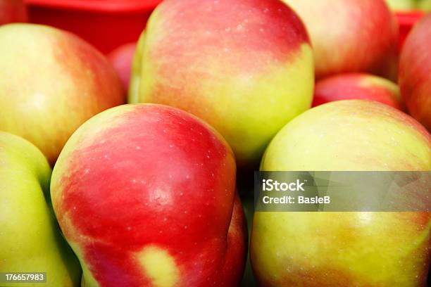 Bio Äpfel Stockfoto und mehr Bilder von Apfel - Apfel, Ernten, Fotografie