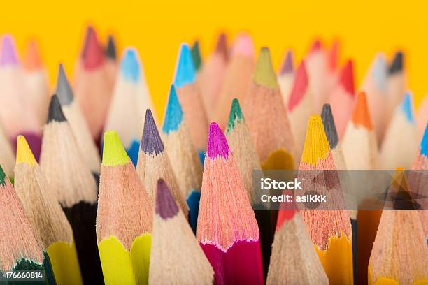 Farbige Bleistifte Stockfoto und mehr Bilder von Ausrüstung und Geräte - Ausrüstung und Geräte, Bildung, Blau