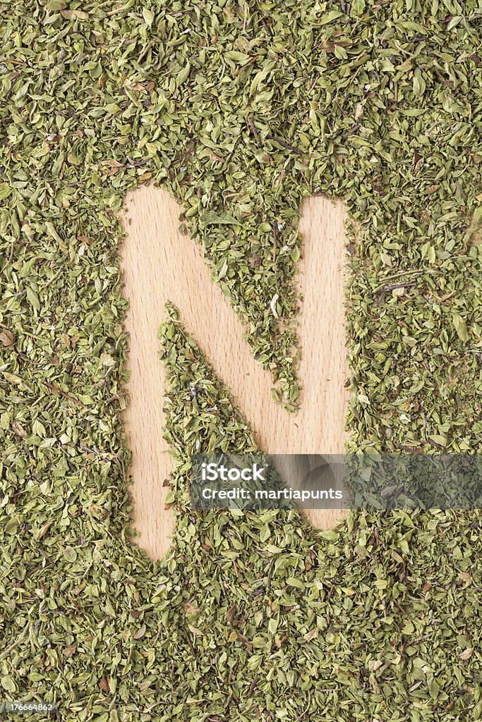 Buchstabe N geschrieben mit oregano - Lizenzfrei Alphabet Stock-Foto