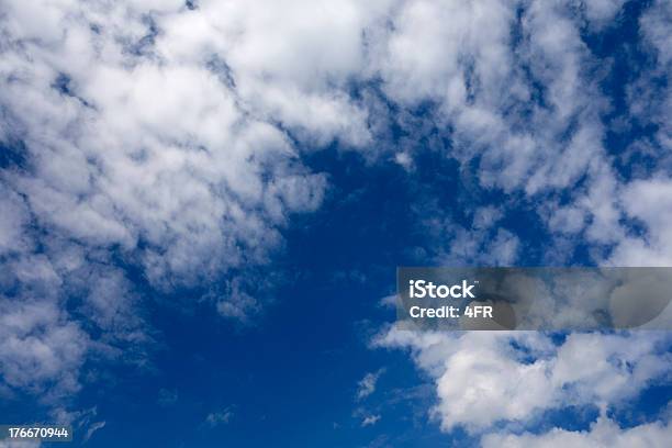 Nuvens De Fundo - Fotografias de stock e mais imagens de Acima - Acima, Altocumulus, Ao Ar Livre