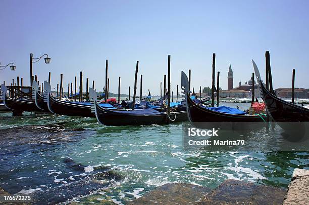 Gondola On Canal Grande В Венеция Италия — стоковые фотографии и другие картинки Адриатическое море - Адриатическое море, Архитектура, Большой город