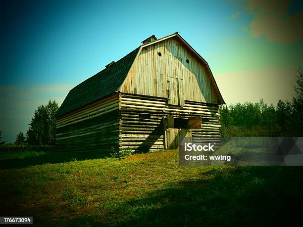 Старый Barn Фотография — стоковые фотографии и другие картинки Без людей - Без людей, Внешний вид здания, Горизонтальный