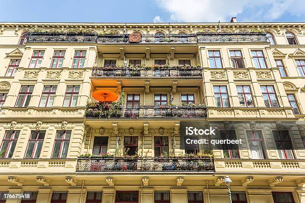 Berlino Old House Facciata - Fotografie stock e altre immagini di Appartamento - Appartamento, Architettura, Balcone